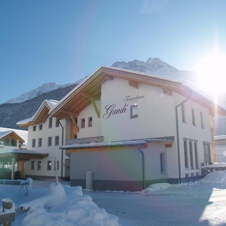 Ferienhaus Gundi เพทท์นอย อัม อาร์ลแบร์ก ภายนอก รูปภาพ
