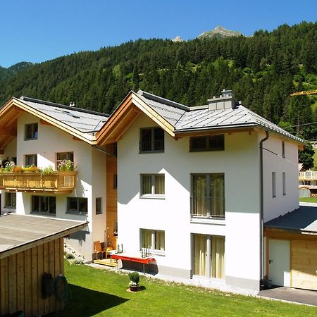 Ferienhaus Gundi เพทท์นอย อัม อาร์ลแบร์ก ภายนอก รูปภาพ