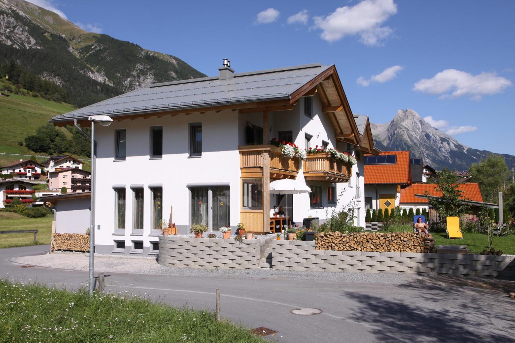 Ferienhaus Gundi เพทท์นอย อัม อาร์ลแบร์ก ภายนอก รูปภาพ