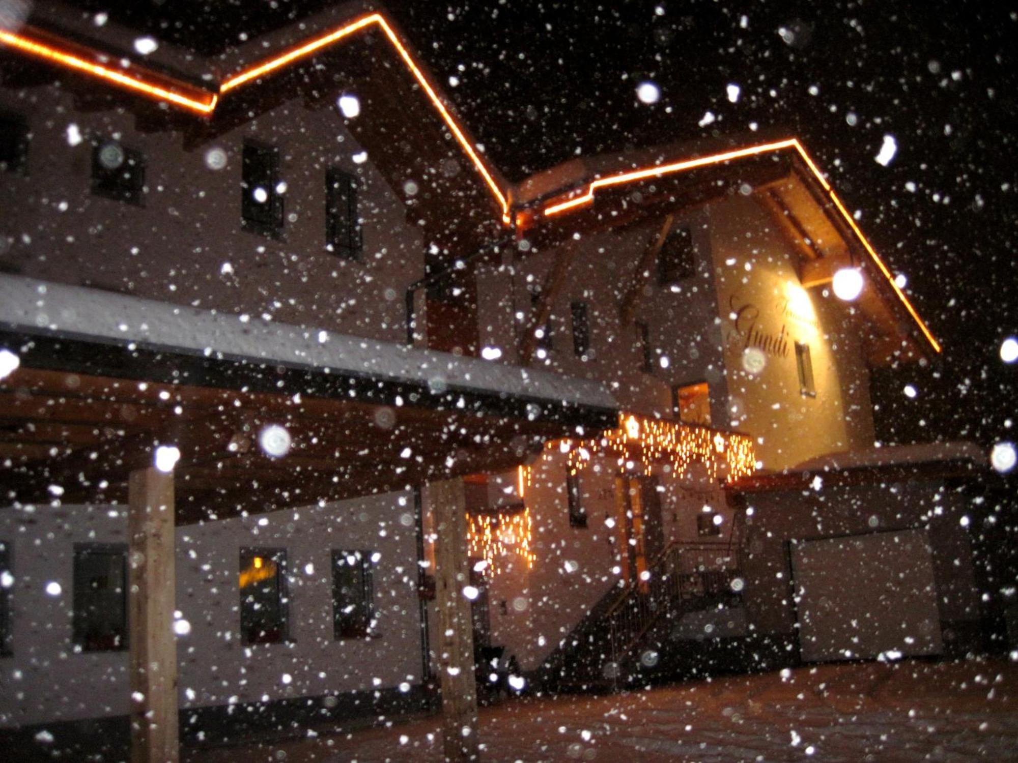 Ferienhaus Gundi เพทท์นอย อัม อาร์ลแบร์ก ภายนอก รูปภาพ