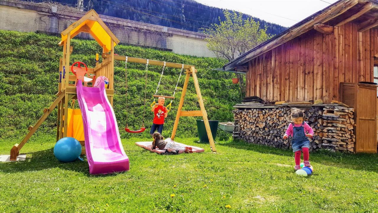 Ferienhaus Gundi เพทท์นอย อัม อาร์ลแบร์ก ภายนอก รูปภาพ